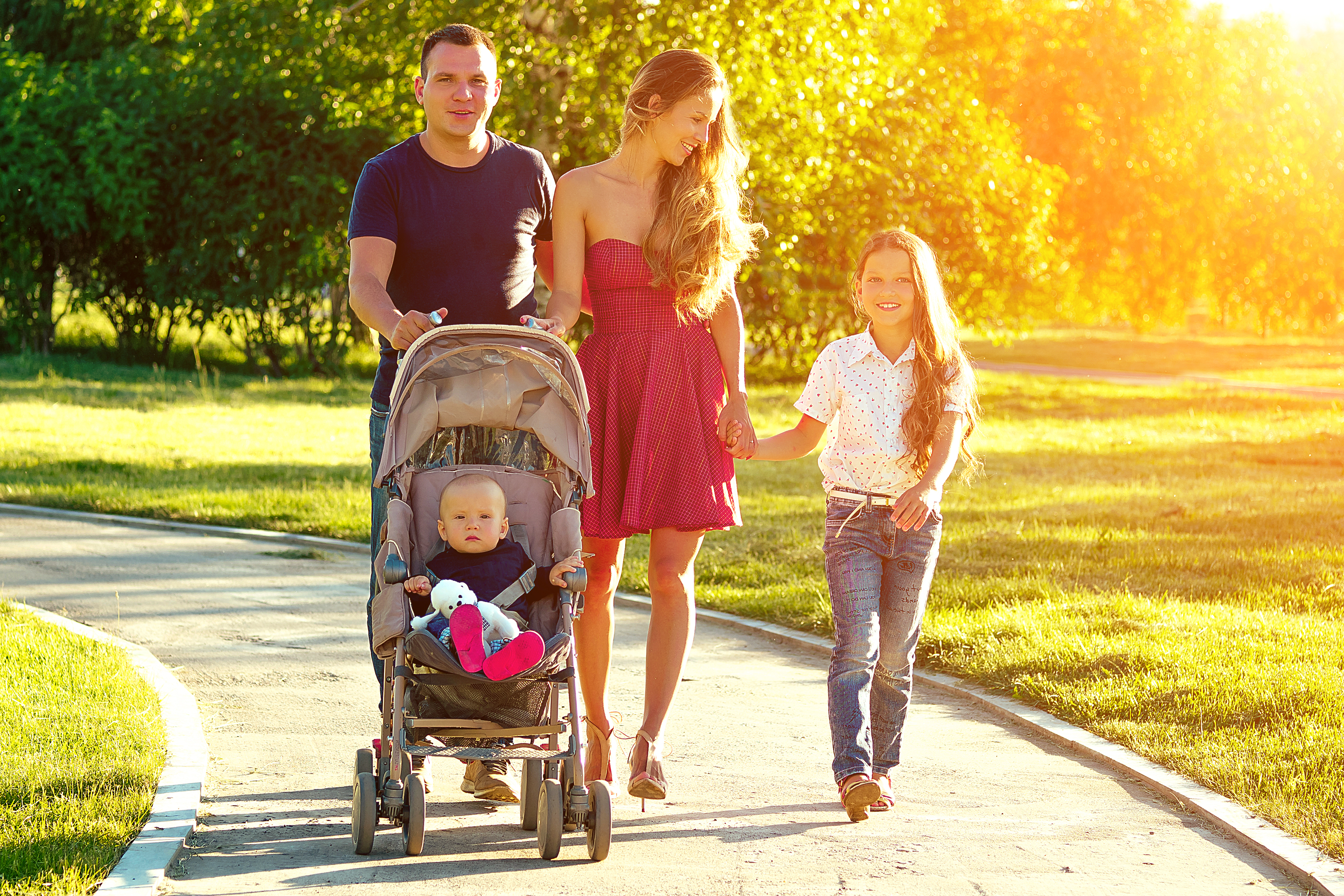 Families enjoying a sunny day at Palmerton Park